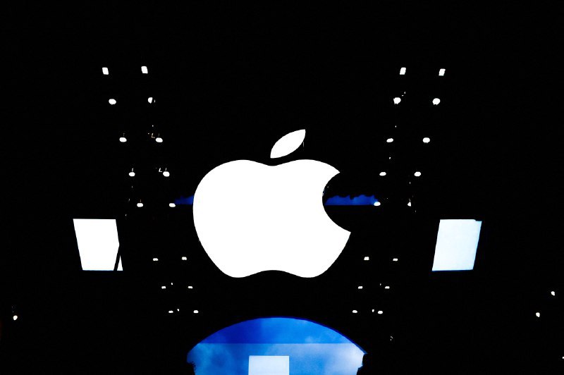 📱 苹果和 Meta 就 iPhone 人工智能合作进行谈判据《华尔街日报》报道，科技巨头苹果和 Meta 就一项潜在的合作伙伴关系进行了谈判
