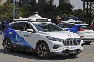 🚗 无人驾驶汽车在中国撞到行人，引发对复杂情况下人工智能的担忧一辆由中国科技巨头百度运营的无人驾驶汽车在中国武汉撞到了一名行人
