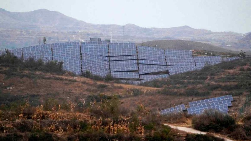 ⚡️ 中国电网改革：8000亿美元投资用于绿色能源转型中国将在未来六年内向其电网投资超过8000亿美元，以支持其从煤炭向可再生能源的快速转变