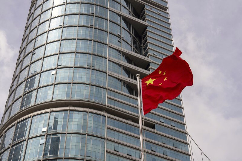 📈 美国股市因降息预期创下新高，中国数据备受关注由于市场预期美联储将在今年晚些时候降息，标普500指数连续第六个交易日上涨，并在周二达到新的峰值