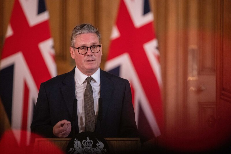 🇬🇧🤝🇨🇳 斯塔默与习近平旨在修复英中关系，尽管紧张局势持续英国首相基尔·斯塔默与中国国家主席习近平进行了电话交谈，希望就香港、俄罗斯在乌克兰的战争和人权等争议问题进行“坦诚、开放和诚实”的讨论