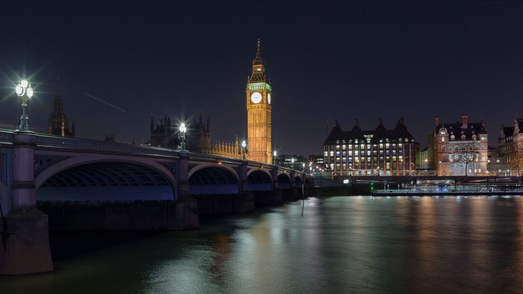 🚀英国AI计划48小时吸金140亿英镑，创造数千就业英国工党政府推出人工智能机遇行动计划，旨在将英国定位为全球AI领导者