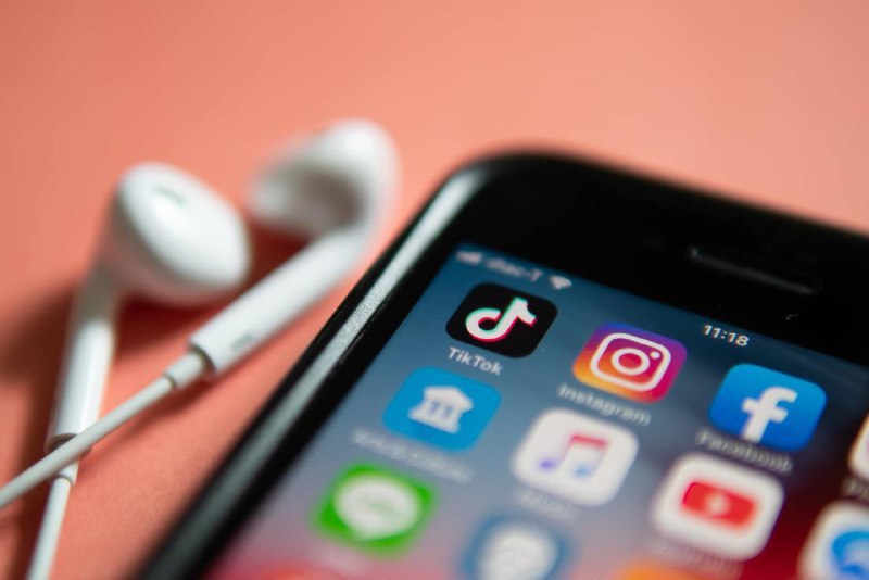 法院文件显示Apple曾私下警告TikTok南卡罗来纳州提交的投诉文件意外公开，显示在2022年Apple私下警告过TikTok，因该应用在App Store中列级为12+并称其产品中成人、粗俗和性内容的普遍程度为「不常见」或「轻微」
