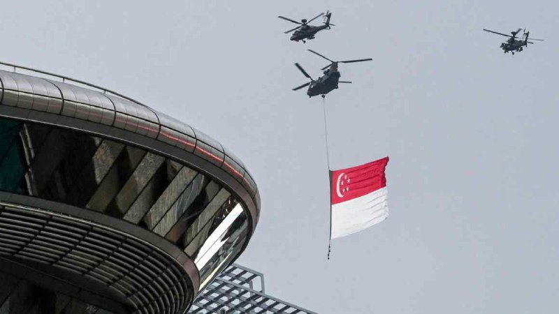 🚁 新加坡在美中紧张局势下增强军事准备为了应对日益加剧的地缘政治紧张局势，特别是美国和中国之间的紧张关系，新加坡正在大幅提升其防御能力