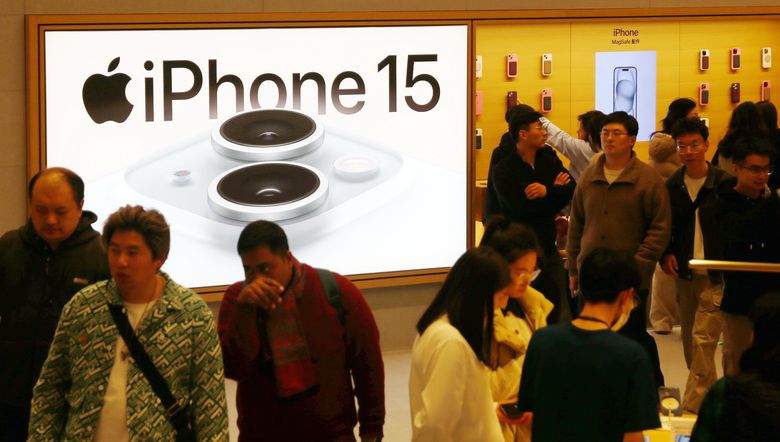 📈 苹果 iPhone 销量下滑，但 AI 希望依然存在尽管 iPhone 销量连续第二季度下降，但苹果的收入在 6 月季度仍增长了 5%，达到 858 亿美元，超过了华尔街的预期