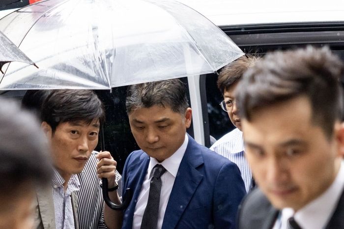 📉 Kakao 股价暴跌，创始人因涉嫌操纵股价被捕Kakao Corp. 股价周二暴跌 5.7%，创下近两年来最大单日跌幅，此前该公司创始人 Brian Kim 被捕