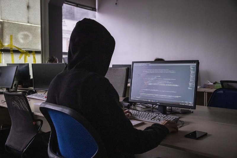 🛑 联合国呼吁全球在军事AI使用上保持克制以防止军备竞赛一个联合国专家小组敦促各国对人工智能（AI）在军事上的使用施加严格限制，以避免人权侵犯和潜在的军备竞赛