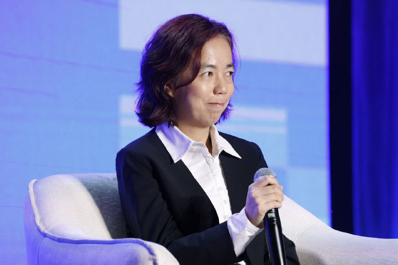 🤖 AI“教母”李飞飞的初创公司估值达10亿美元李飞飞，著名的计算机科学家和“AI教母”，创立了World Labs，一家在短短四个月内估值超过10亿美元的初创公司
