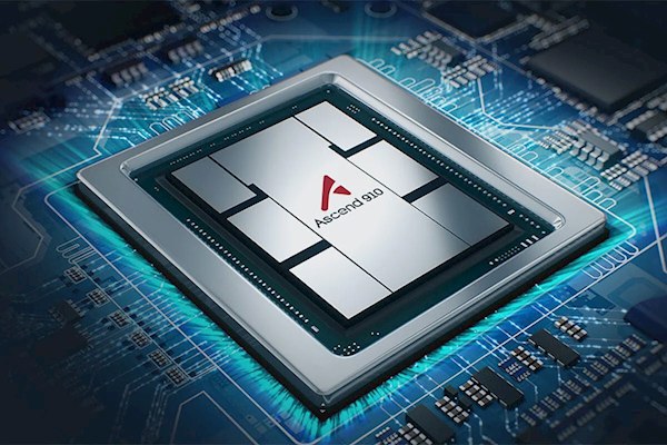 报告称华为昇腾910系列年销量将达70万颗中国半导体业将华为昇腾910C视为“中国DeepSeek时刻”，该芯片由两颗910B组合，在FP16运算下的峰值效能可达800 TFLOP/s，存储器带宽达3.2 TB/s，效能被认为与NVIDIA H100相当