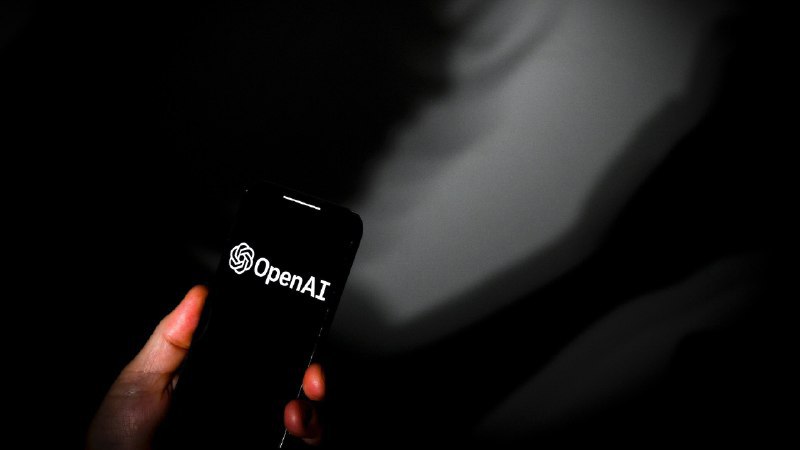 🚨 OpenAI 去年遭黑客入侵，保持沉默 🚨ChatGPT 开发商 OpenAI 去年经历了一次安全漏洞，一名黑客进入了一个内部论坛，该论坛是员工讨论公司技术的地方