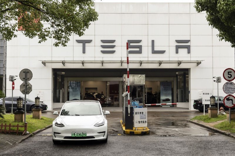 🚗 特斯拉中国召回120万辆汽车进行安全修复特斯拉将在中国召回约120万辆汽车，约占其在华销售车辆的一半，以解决安全问题