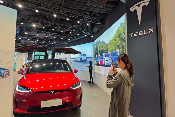 🚗特斯拉在中国驾驶辅助市场竞争中落后特斯拉在提供先进驾驶辅助功能方面落后于中国电动汽车 (EV) 制造商，尤其是其全自动驾驶 (FSD) 软件