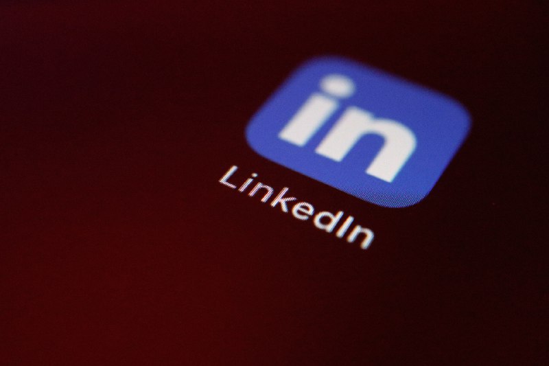 ⚖️ LinkedIn被诉未经许可使用用户数据训练AILinkedIn因涉嫌在未经用户同意的情况下，向第三方披露Premium用户的私人消息以训练AI模型，面临集体诉讼