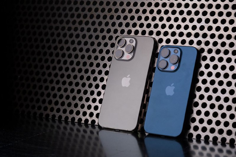 🤖 AI 升级周期：科技巨头推出新功能，但代价不菲苹果最新的 iOS 18 功能，统称为“苹果智能”，被吹捧为令人印象深刻的 AI 集成，但它们有一个前提：它们只在最新、最昂贵的 iPhone 机型（iPhone 15 Pro 和 Pro Max）上可用
