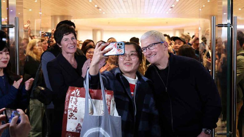📱 苹果在中国失去市场份额，国内竞争对手迅速崛起苹果首次在四年内跌出中国智能手机销量前五名，市场份额被华为等国内品牌蚕食