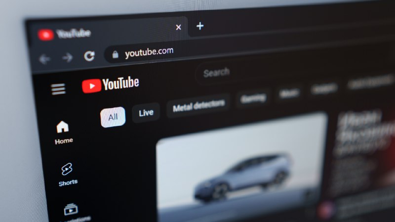🤖 AI 公司从 YouTube 刮取训练数据，引发版权争议一项新的调查显示，英伟达、苹果、Anthropic 和 Salesforce 等科技巨头正在使用包含 173,000 个 YouTube 视频字幕的大型数据集训练其 AI 模型，其中包括来自 MrBeast 和 Taylor Swift 等热门创作者的内容
