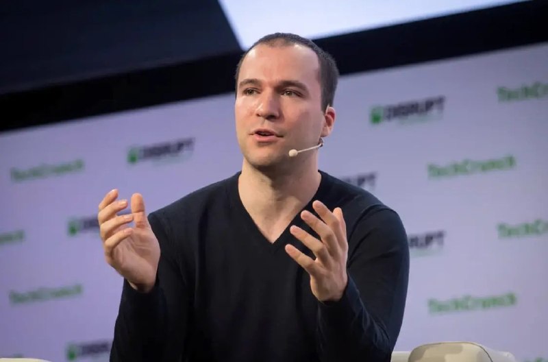 OpenAI总裁支持马斯克提议：行业定期召开人工智能安全会议OpenAI 总裁格雷格・布罗克曼于周四表态，支持老对手埃隆・马斯克近期提出的方案：头部 AI 研发企业每隔数周开展会晤，交流探讨人工智能相关安全风险