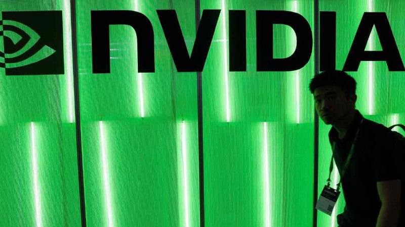 📉 英伟达财报强劲，但股价下跌，影响亚洲科技市场英伟达公布截至7月的季度营收创纪录，达到300亿美元，同比增长122%