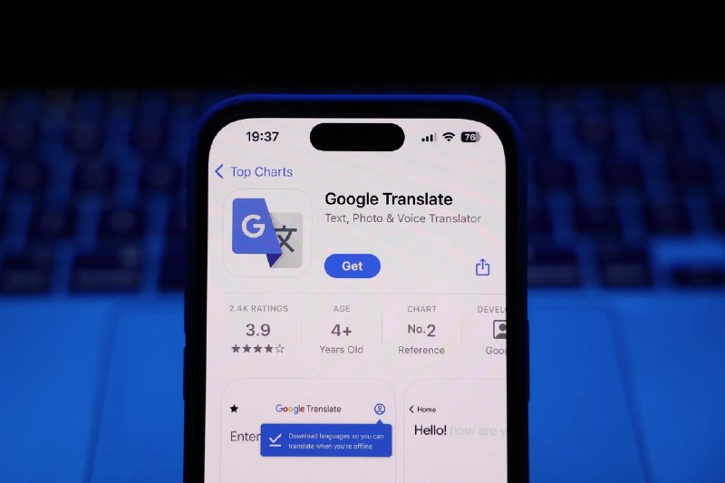 Google实时耳机翻译功能登陆iOS 并拓展至更多国家Google周四宣布，旗下 Google 翻译应用中借助 AI 实现的“Live Translate”（实时翻译）耳机功能正式扩展至 iOS 平台，并在全球更多国家和地区上线