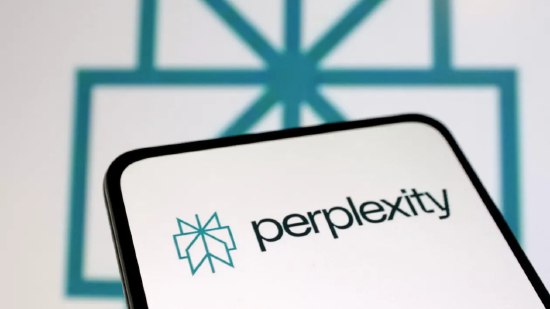 Perplexity以345亿美元要约收购Chrome浏览器 抢跑谷歌反垄断案裁决人工智能初创公司Perplexity表示，已正式提出以345亿美元收购谷歌Chrome浏览器的要约，预计到法官在反垄断诉讼中可能向谷歌提出的要求