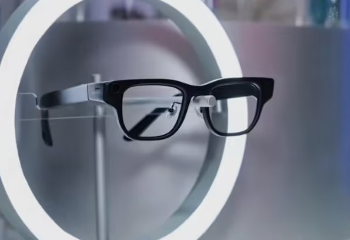 沟通无界！讯飞 AI 眼镜 MWC 2026 首秀：40 克极致轻量，唇动识别黑科技助你高噪环境“降维翻译”在巴塞罗那 MWC2026 的展台上，科大讯飞再次向世界展示了其在智能语音领域的统治力