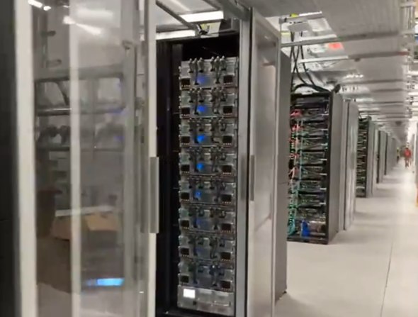 发布四年仍一卡难求：英伟达H100租赁费近半年飙升近40%新年以来，随着Anthropic、字节跳动等AI巨头接连推出爆款应用，叠加“龙虾”热潮带动开源大模型调用量激增，英伟达H100芯片在租赁市场上迎来身价反转