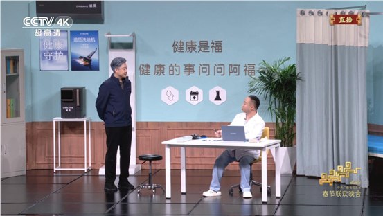 蚁阿福亮相马年春晚舞台，春节返乡教家人用阿福成趋势“健康是福，健康的事问问阿福”，2月16日的马年央视春晚舞台上，“蚂蚁阿福”出现在小品《血压计》中，成为又一个登上春晚舞台的科技品牌