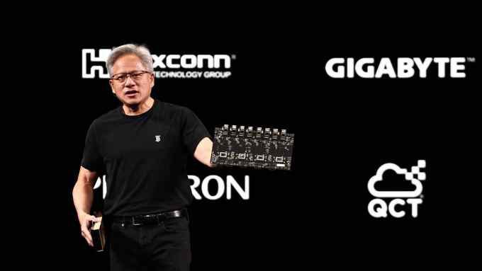 🚀英伟达市值突破4万亿美元，创历史新高英伟达（Nvidia）成为首家市值突破4万亿美元的公司，其股价周三上涨2.8%，达到164.36美元，超越了苹果公司去年12月创下的3.92万亿美元的纪录