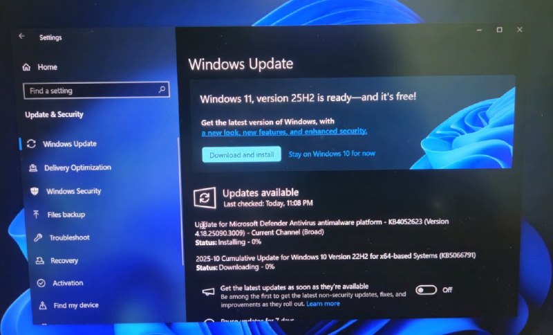 微软再用全屏弹窗提醒Windows 10用户升级Windows 10的主流支持已于10月14日结束，虽然用户可以通过注册ESU扩展安全更新服务继续获得支持，但微软显然正在加大力度敦促用户转向最新的Windows 11