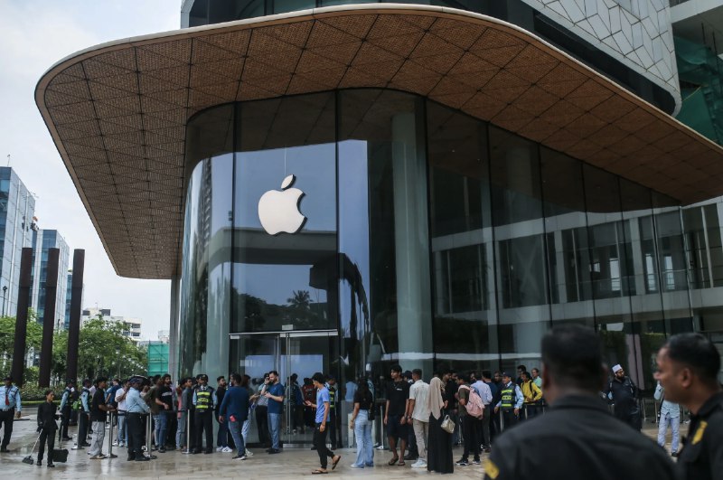 苹果即将召开股东大会：多元化政策、OpenAI合作将受到考验在周二的股东大会上，苹果公司股东将就保守派非营利性组织美国国家公共政策研究中心(NCPPR)提出的一项提案进行投票，该提案试图迫使苹果取消其多元、平等和包容性(DEI)政策