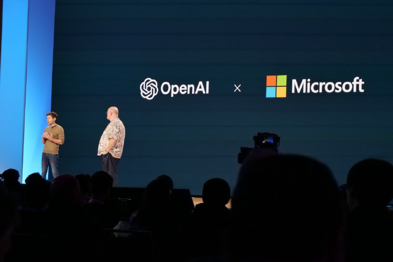 报告称微软自行研发的AI模型现在可与OpenAI和Anthropic相媲美微软仍然是 OpenAI 的主要投资者，为支持其发展提供资金和计算能力