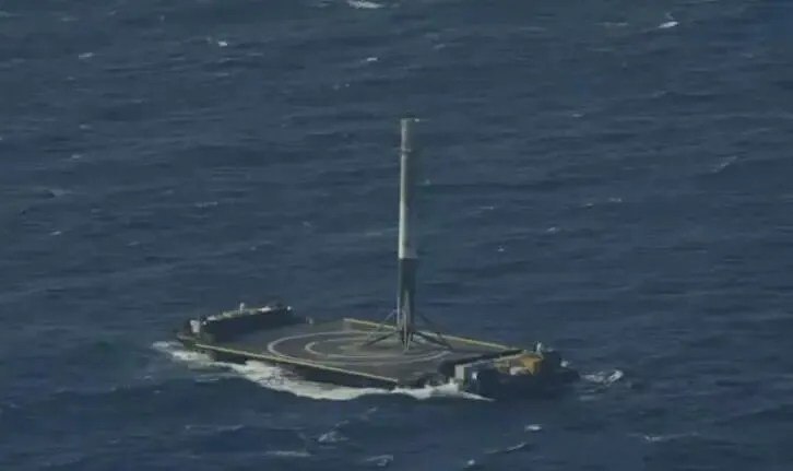 SpaceX据悉考虑最早3月保密提交IPO文件 估值或超1.75万亿美元据知情人士透露，SpaceX考虑最早在3月保密提交IPO文件