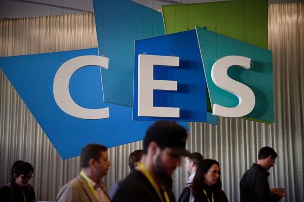 蚂蚁、美团领投2000万美元 A 轮:Looki 携“主动式 AI”领跑 CES2026据 AIbase 报道，在2025年 AI 硬件浪潮中脱颖而出的头部企业 Looki，于 CES2026前夕宣布完成超2000万美元 A 轮融资