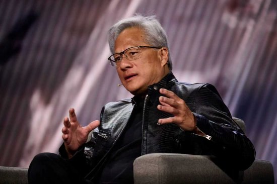 黄仁勋称英伟达将参与OpenAI当前融资轮 但“远非”1000亿美元英伟达CEO黄仁勋周六表示，该公司“绝对”会参与OpenAI当前的融资轮，但投资额“远非”1000亿美元