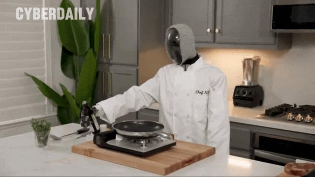 OpenAI押注的1X解锁新场景 人形机器与大厨比拼厨艺OpenAI押注的机器人公司1X Technologies正式推出专为家庭设计的人形机器人原型NEO Beta