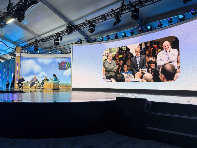 🤖 微软AI主管揭秘Copilot成功关键指标：聚焦用户满意度在微软公司庆祝成立50周年之际，其人工智能部门首席执行官穆斯塔法·苏莱曼（Mustafa Suleyman）透露了衡量其AI助手Copilot消费者接受度的关键策略