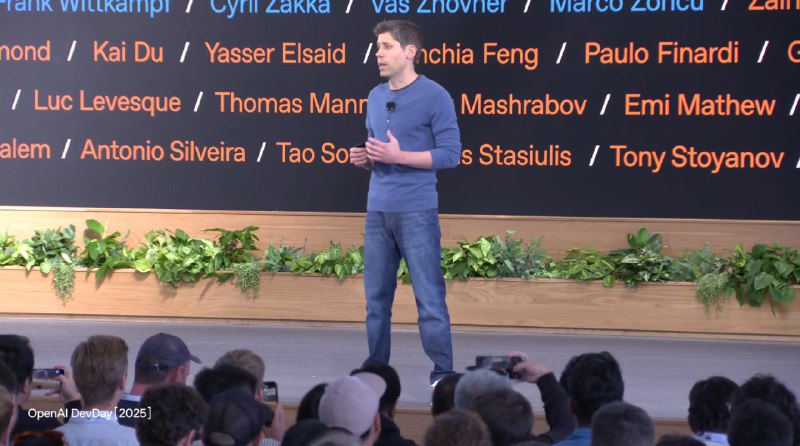OpenAI ChatGPT周活跃用户已达8亿OpenAI首席执行官萨姆·阿尔特曼（Sam Altman）于周一在开发者大会上宣布，ChatGPT已达到8亿周活跃用户，这标志着该产品在消费者、开发者、企业和政府用户中的采用率持续增长