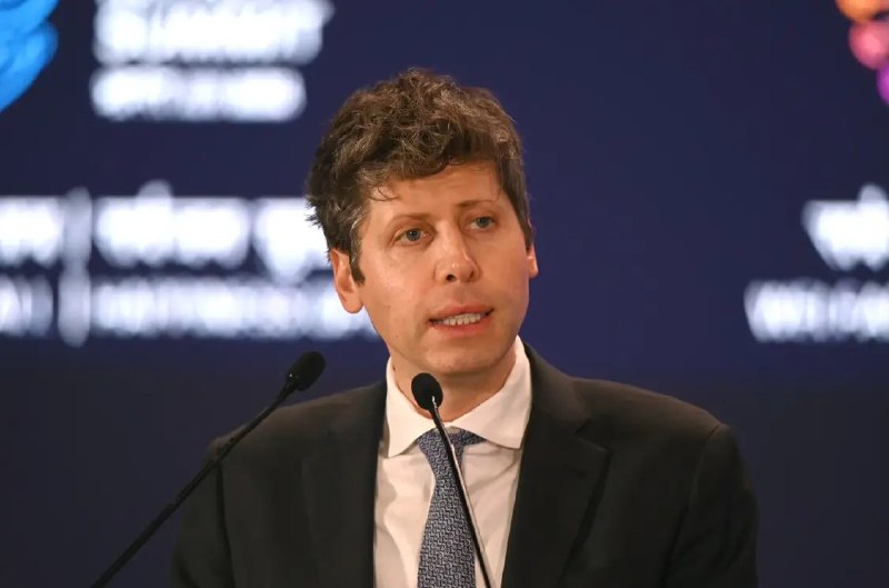 网安事件令OpenAI首席执行官奥特曼态度转变 或将倡议放缓AI研发步伐OpenAI首席执行官萨姆·奥特曼（Sam Altman）近期在接受《Invest Like the Best》播客节目采访时表示，或许是时候适当控制人工智能（AI）的发展节奏，以便让社会能够有足够的时间调整和适应这些全新的能力水平