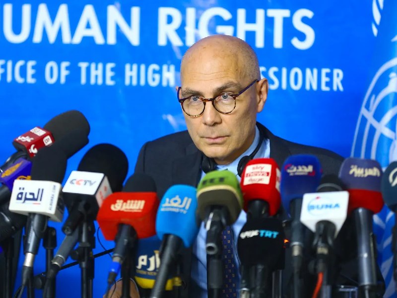 联合国高级专员警告：人工智能对人类构成“生存性”风险联合国人权事务高级专员沃尔克・蒂尔克（Volker Turk）周一警告称，人工智能可能对人类构成威胁，并承诺敦促人工智能企业降低风险