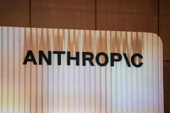 Anthropic据悉考虑最早10月进行IPO知情人士透露，Anthropic PBC考虑最早10月上市，在首次公开募股（IPO）方面与竞争对手OpenAI Inc．展开较量