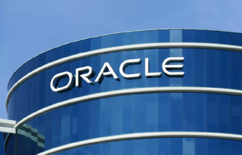 AI扩张拖累现金流 据称甲骨文拟裁员数千人缓解资金压力最新消息显示，美国甲骨文公司正计划裁减数千个工作岗位，以应对大规模人工智能（AI）数据中心扩张计划所带来的资金紧张问题