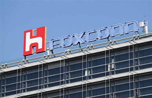 富士康与软银将在俄亥俄州为“星门”项目生产数据中心设备富士康周一表示，计划与日本软银合作，在该台湾企业位于俄亥俄州的前电动汽车工厂生产数据中心设备，这是推进美国人工智能基础设施的 “星门”（Stargate）项目的一部分