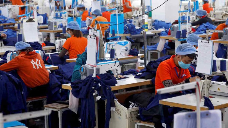 📉 报告：若特朗普实施新关税，越南或成最大输家根据Natixis银行资深经济学家的分析，潜在的“特朗普2.0”政府可能对亚洲施加严厉关税