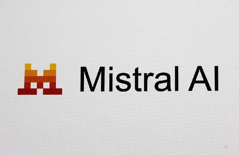 Mistral CEO警告：超过50%的企业软件可能会被AI取代近日，法国人工智能（AI）初创公司Mistral首席执行官Arthur Mensch表示，当前企业所使用的软件中超过50%可能会被AI取代