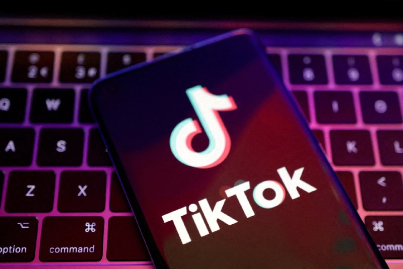 🤝 为达成TikTok协议，特朗普称可能对华减关税美国前总统特朗普曾表示，为促成涉及TikTok的交易，他可能会给予中国“少量关税减免”
