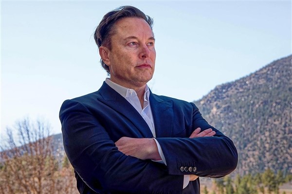 OpenAI敦促监管部门调查马斯克 指其涉嫌反竞争、阻碍AGI落地当地时间周一，OpenAI正式向美国加州和特拉华州的总检察长提出请求，敦促监管部门对马斯克及其关联方的行为展开调查，直指马斯克存在不当和反竞争行为