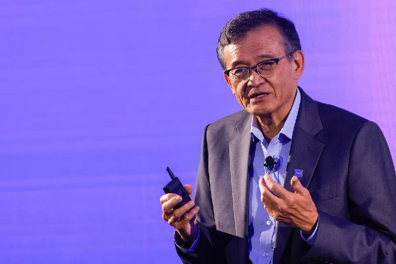 特朗普要求英特尔总裁陈立武立即辞职，指其与中资企业存利益冲突美国总统特朗普8月7日表示，英特尔总裁陈立武应立即辞职，称其与中资企业的关系引发严重利益冲突