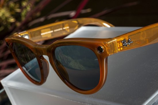 苹果计划2026年推出智能眼镜 抢占AI设备市场知情人士表示，苹果将在今年年底开始与海外供应商合作，生产大量原型产品