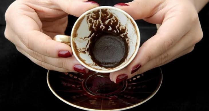 结婚12年后 一女子因ChatGPT解读咖啡渣指控丈夫出轨而提出离婚现在又出现了一个相当奇怪的案例：一位结婚12年的希腊女性，在 ChatGPT 通过咖啡杯解读丈夫的出轨后，最终提出离婚