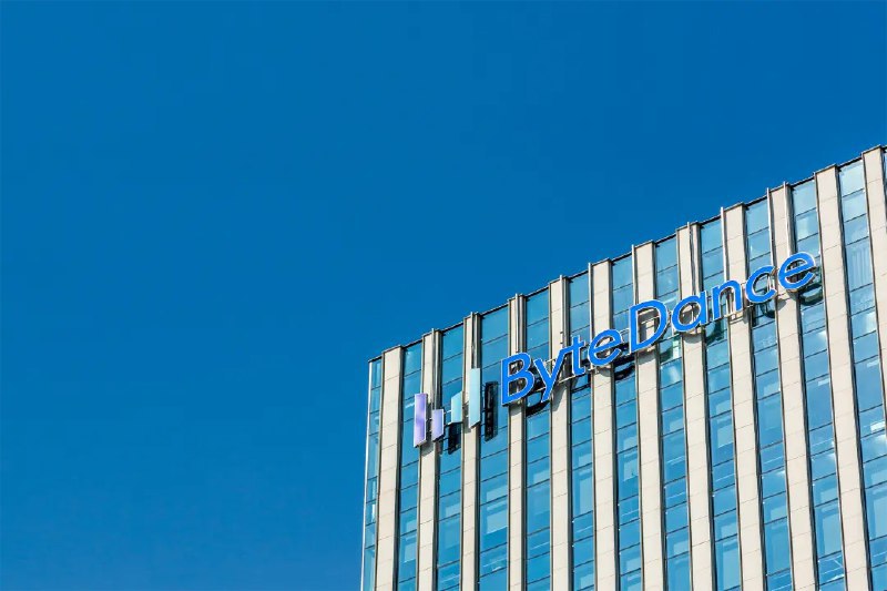 🤖字节跳动否认巨额AI投资传闻，全球AI基础设施竞赛升温字节跳动否认路透社报道的200亿美元（约1500亿元）AI资本支出计划，以及此前媒体报道的120亿美元投资计划，但强调重视AI发展
